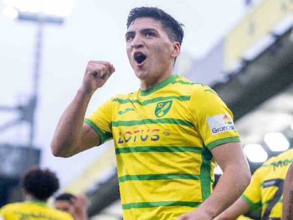 Espectacular: Marcelino Núñez anota un golazo de tiro libre para Norwich