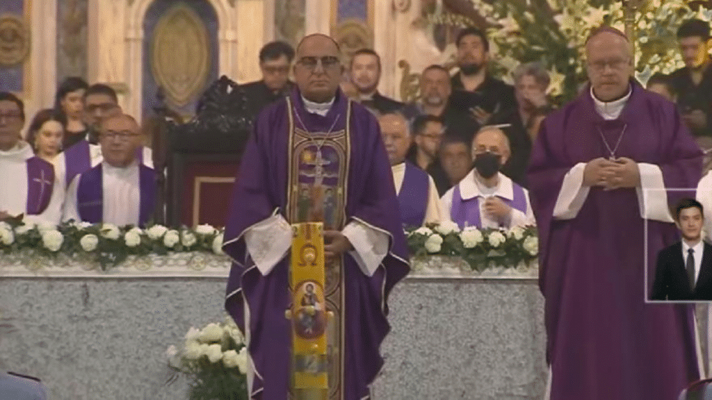 Monseñor Chomali presidió el funeral del expresidente Piñera