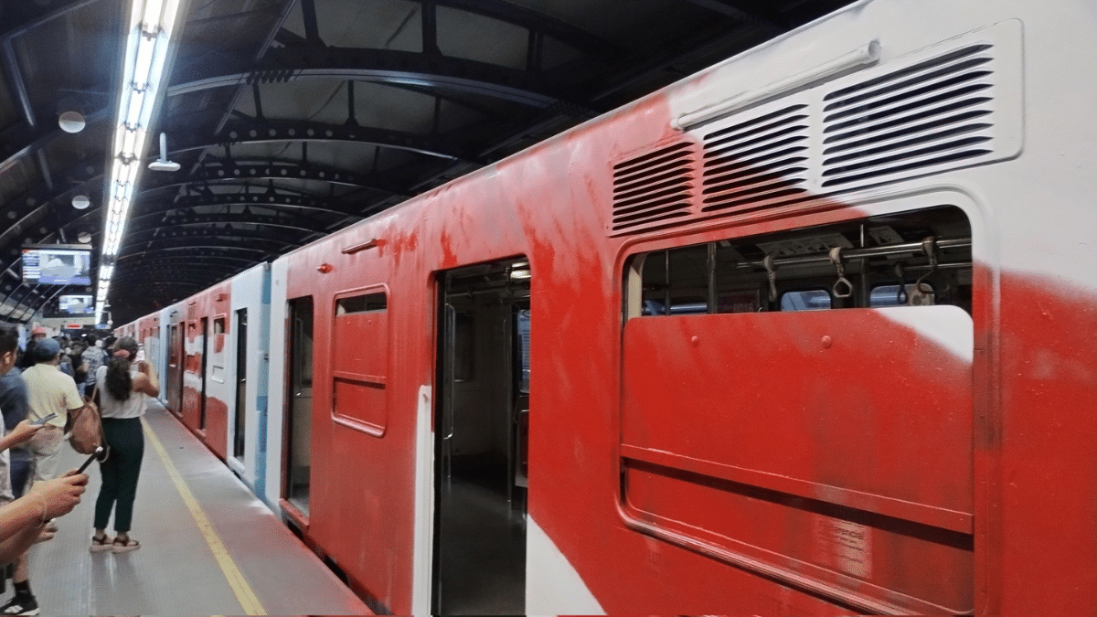 Rayan vagón en estación San Joaquín del Metro.