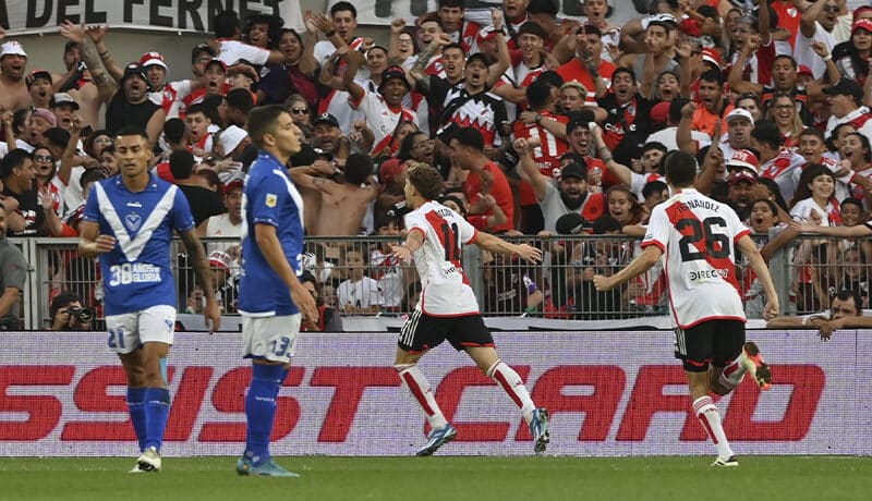 Paulo Díaz fue titular en la goleada de River sobre Vélez.