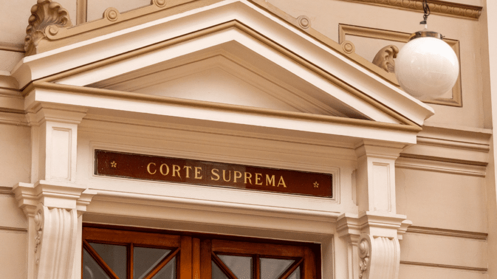Corte Suprema ordena suspender juicio oral en caso Los Gallegos.