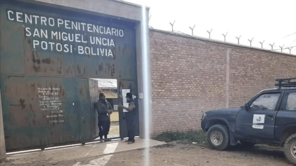 Fuga de reos desde cárcel de Bolivia.