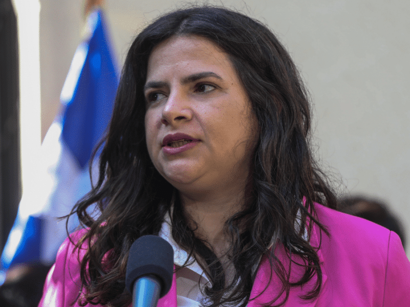 Ministra Orellana condena abuso del alcalde de Laja a funcionaria.
