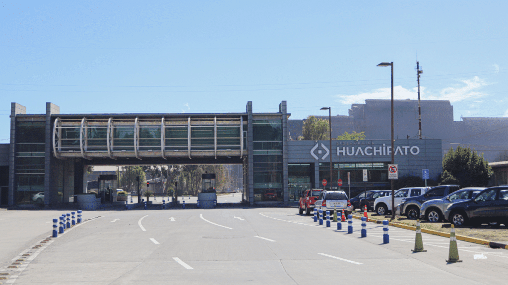 Compañía Siderúrgica Huachipato anunció el cierre indefinido de la empresa.