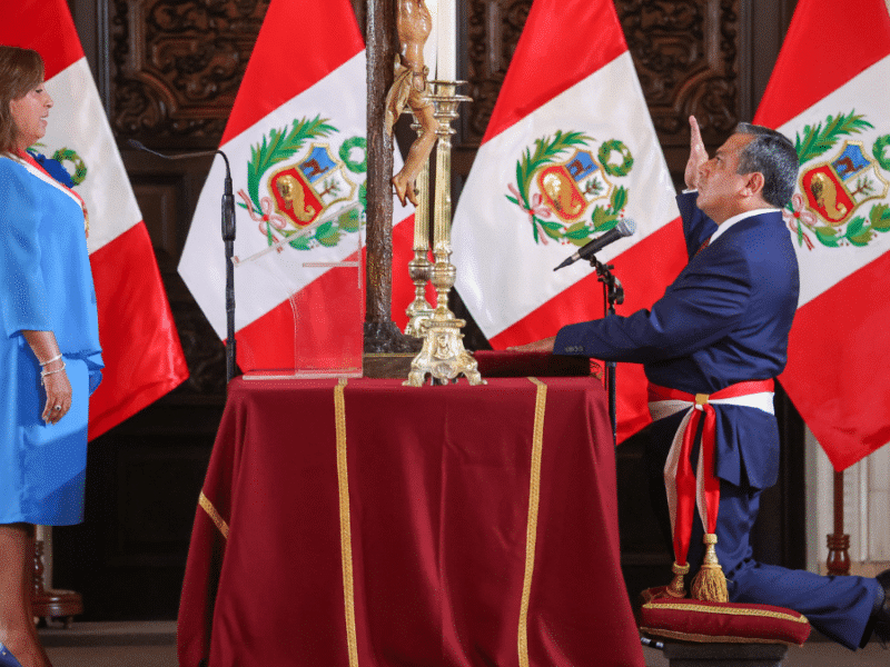 Presidenta Boluarte nombra a nuevo primer ministro de Perú.