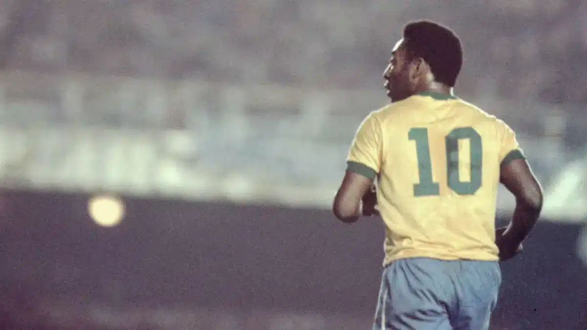 César Luis Menotti elige a Pelé como el mejor de la historia.