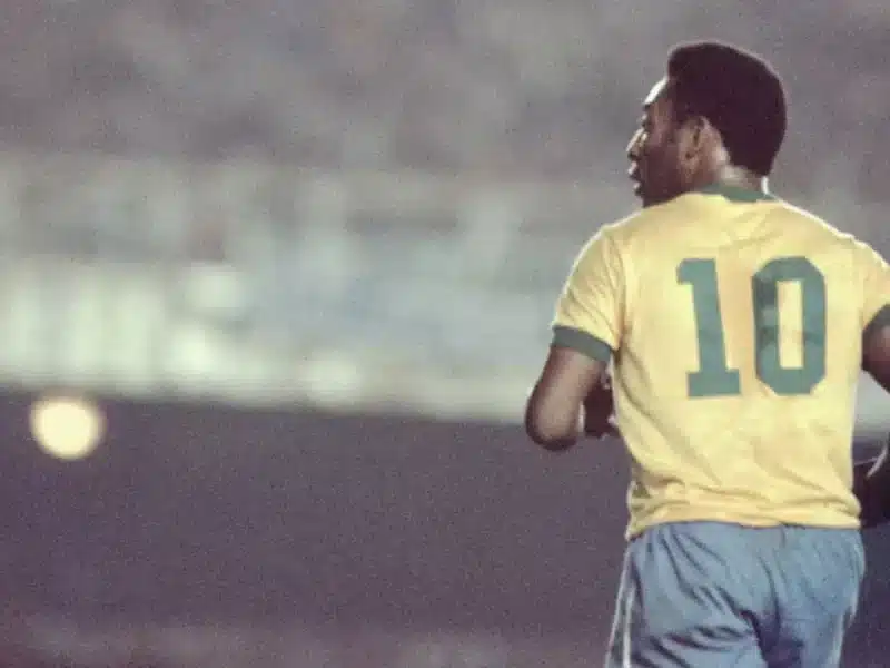 César Luis Menotti elige a Pelé como el mejor de la historia.