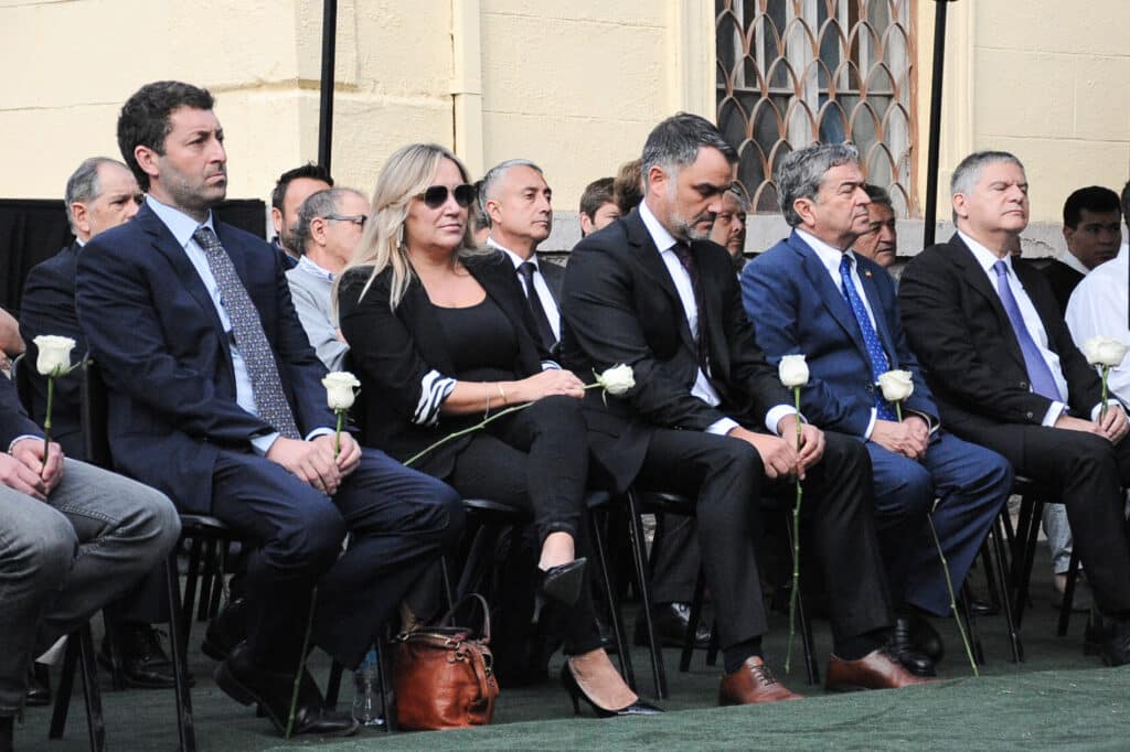La directiva, diputados, senadores y dirigentes históricos de la UDI participan de romería en recuerdo de Jaime Guzmán, a 33 años de su muerte, en la tumba del Cementerio General
