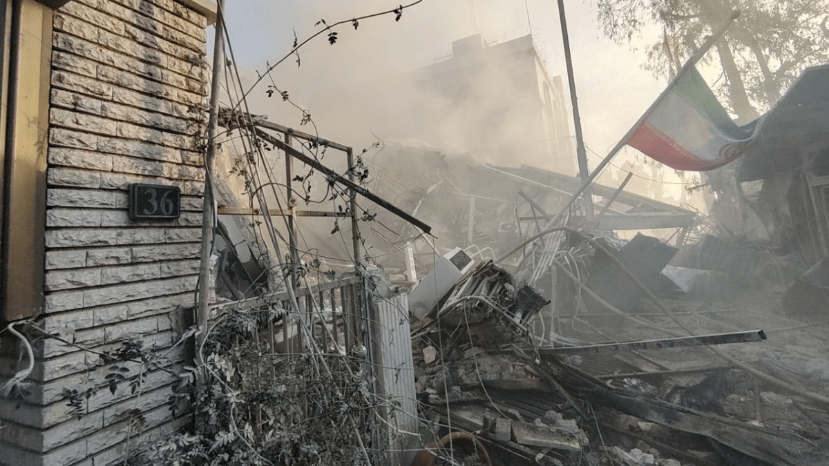 Al menos cinco muertos en un bombardeo israelí contra el Consulado iraní en Damasco.