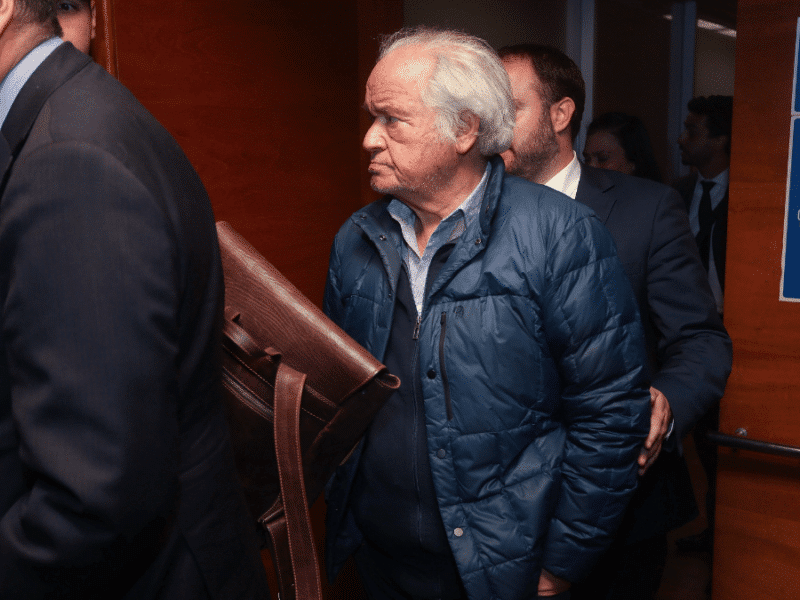El Cuarto Juzgado de Garantía de Santiago dejó en arresto domiciliario a Alberto Sauer y Darío Cuadra en la primera ronda de formalización del caso Factop.