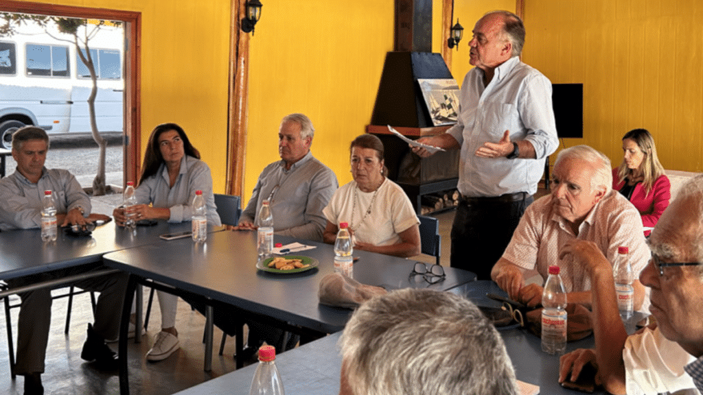 En respuesta a la crisis hídrica que enfrenta la región de Coquimbo, representantes de la Sociedad Nacional de Agricultura (SNA) se reunieron en Ovalle.