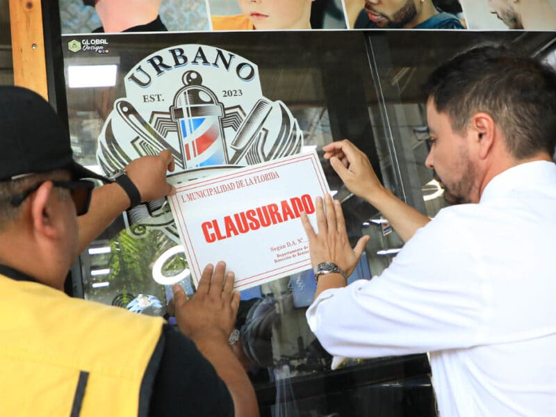 La Florida realiza operativo de seguridad: Alcalde Carter clausura barberías en centro cívico de la comuna