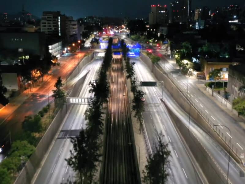 Autopista Central renueva más de 5.000 luminarias: iniciativa busca mejorar seguridad de automovilistas