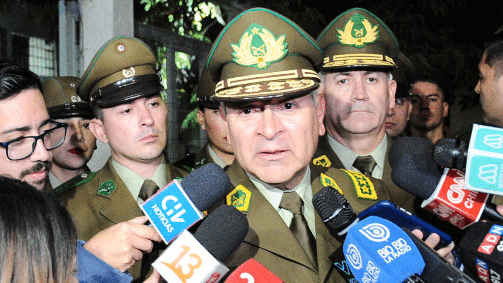 General director de Carabineros, Ricardo Yáñez, tras asistir al velorio del teniente Sánchez