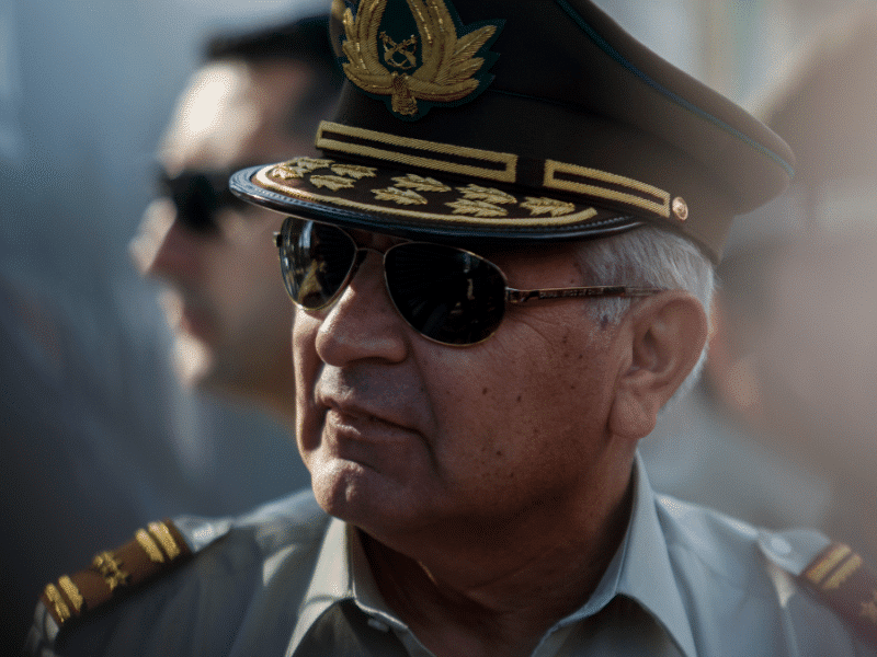 General Yáñez descarta acuerdo de salida con el Gobierno: “No puedo pactar nada, yo tengo un jefe”