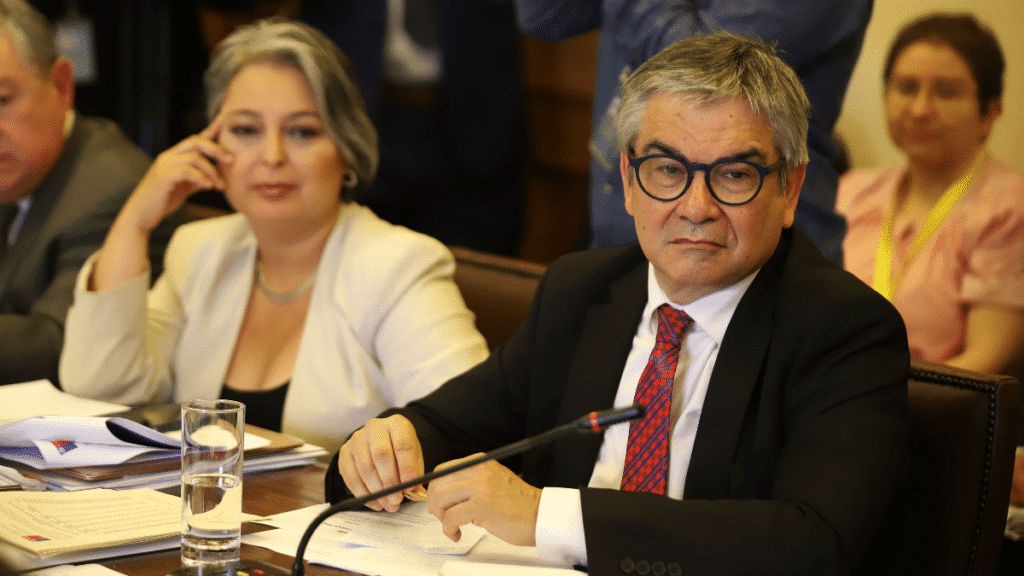 Los ministros de Hacienda y Trabajo, Mario Marcel y Jeannette Jara, destacaron cifra de desempleo.