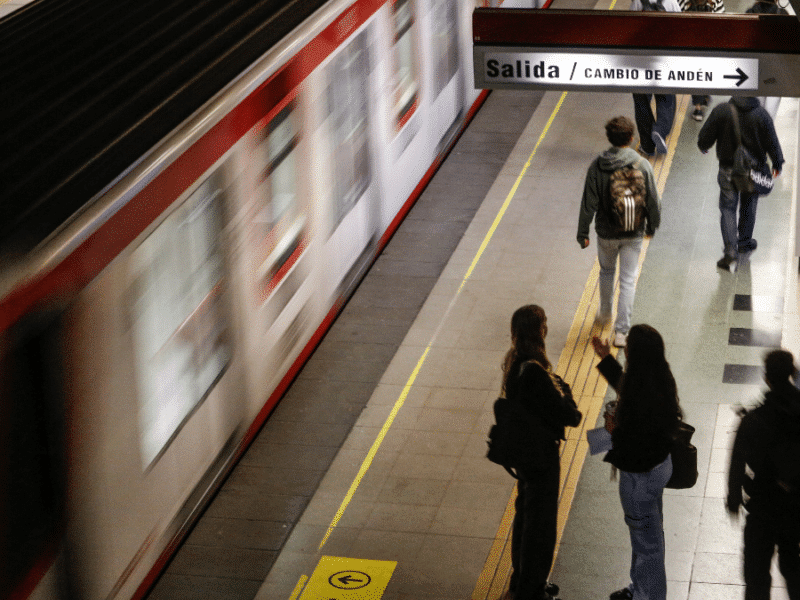 ¿Cuáles son las estaciones del Metro de Santiago más ruidosas?