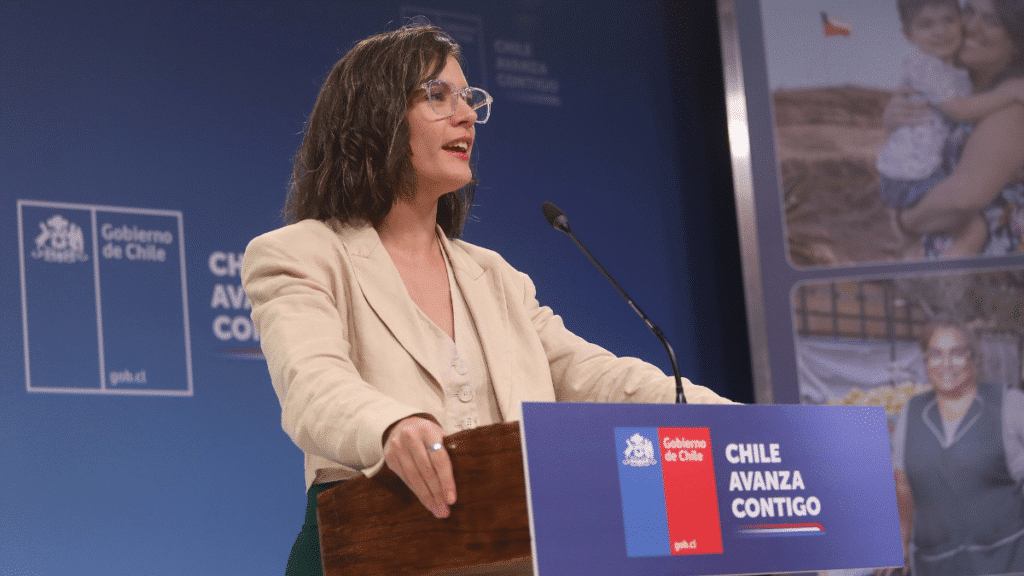 La ministra Camila Vallejo se refirió a la postulación de su padre como candidato al Municipio de Algarrobo.