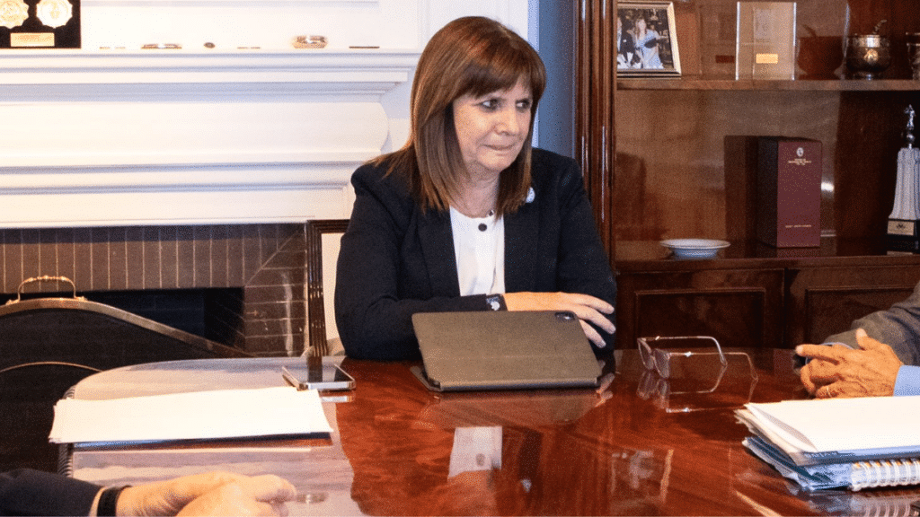 Patricia Bullrich entregará supuesta información de Hezbollah en Chile a la ministra del Interior, Carolina Tohá.