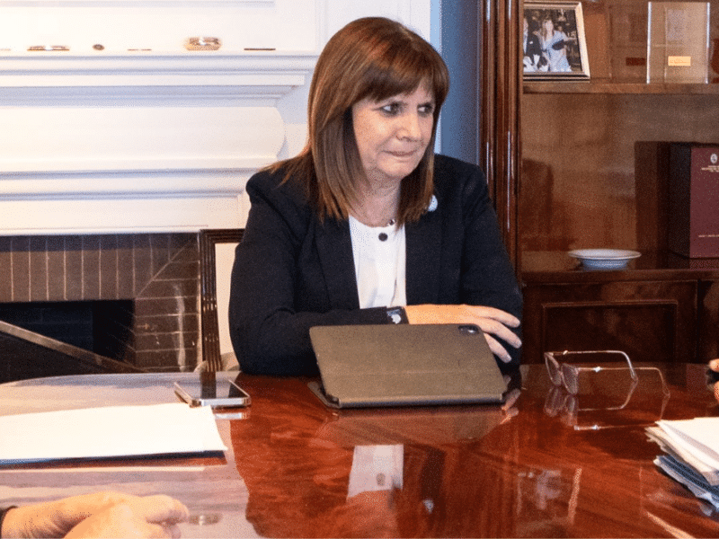 Patricia Bullrich entregará supuesta información de Hezbollah en Chile a la ministra del Interior, Carolina Tohá.