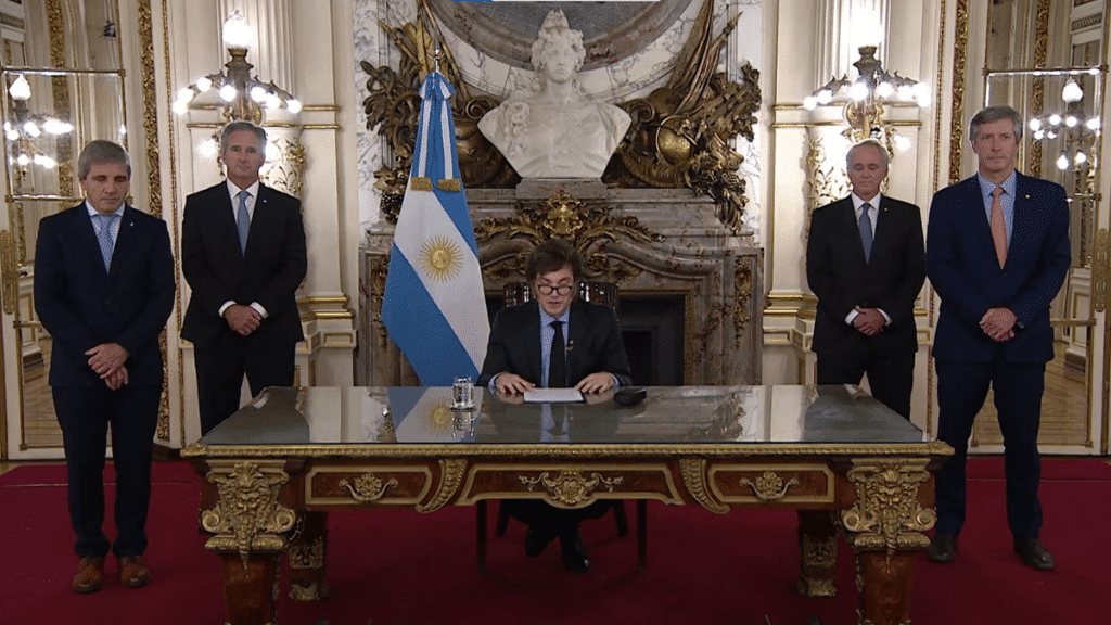Presidente de Argentina, Javier Milei, anuncia un superávit del 0,2% durante el primer trimestre de 2024.