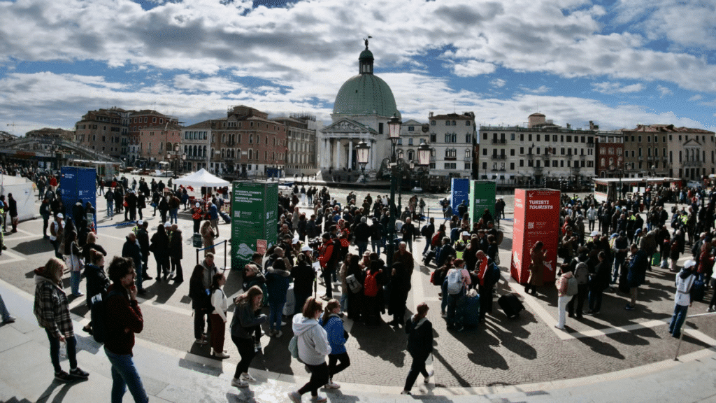 Venecia empezó a cobrar una tasa de 5 euros a los turistas para acceder a su centro histórico desde este jueves 25 de abril.