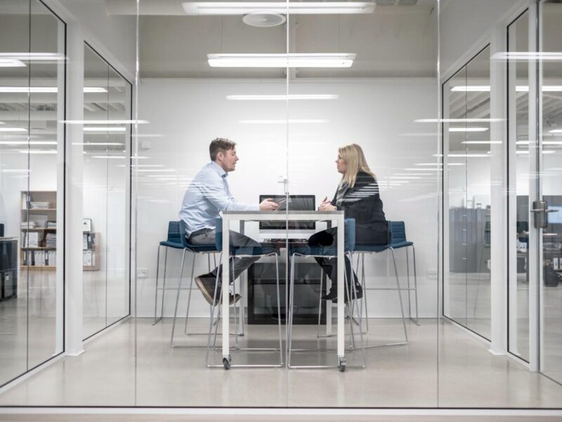 La iluminación inteligente aumenta la productividad laboral en las oficinas