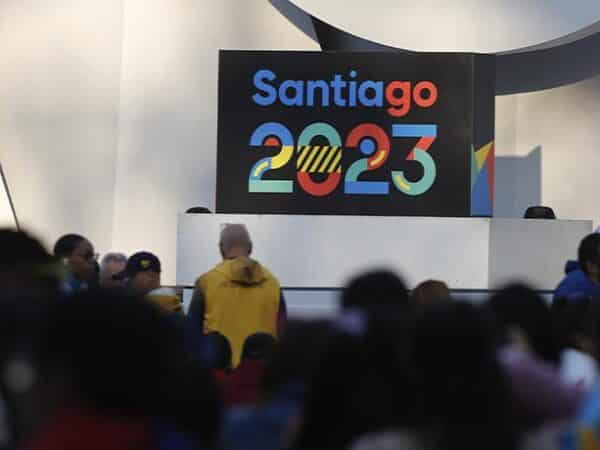 Siguen los problemas: reclaman millonarias deudas pendientes por obras en Santiago 2023