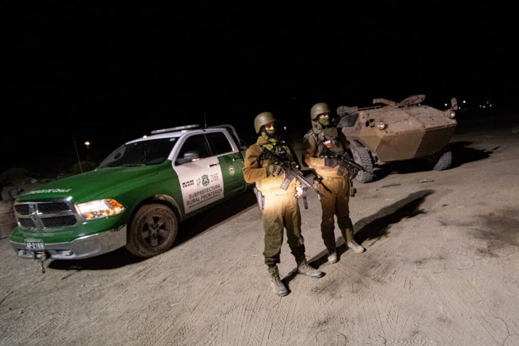 Patrullaje mixto de Carabineros y el Ejército dispararon a dos delincuentes extranjeros en zona fronteriza con Bolivia