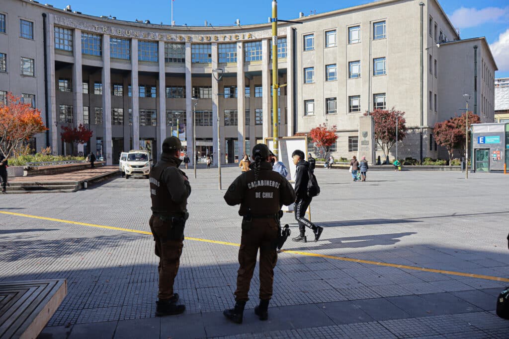 Tribunales de Arica, Linares, Concepción y Temuco debieron ser evacuados tras llamadas simultáneas de aviso de bomba.