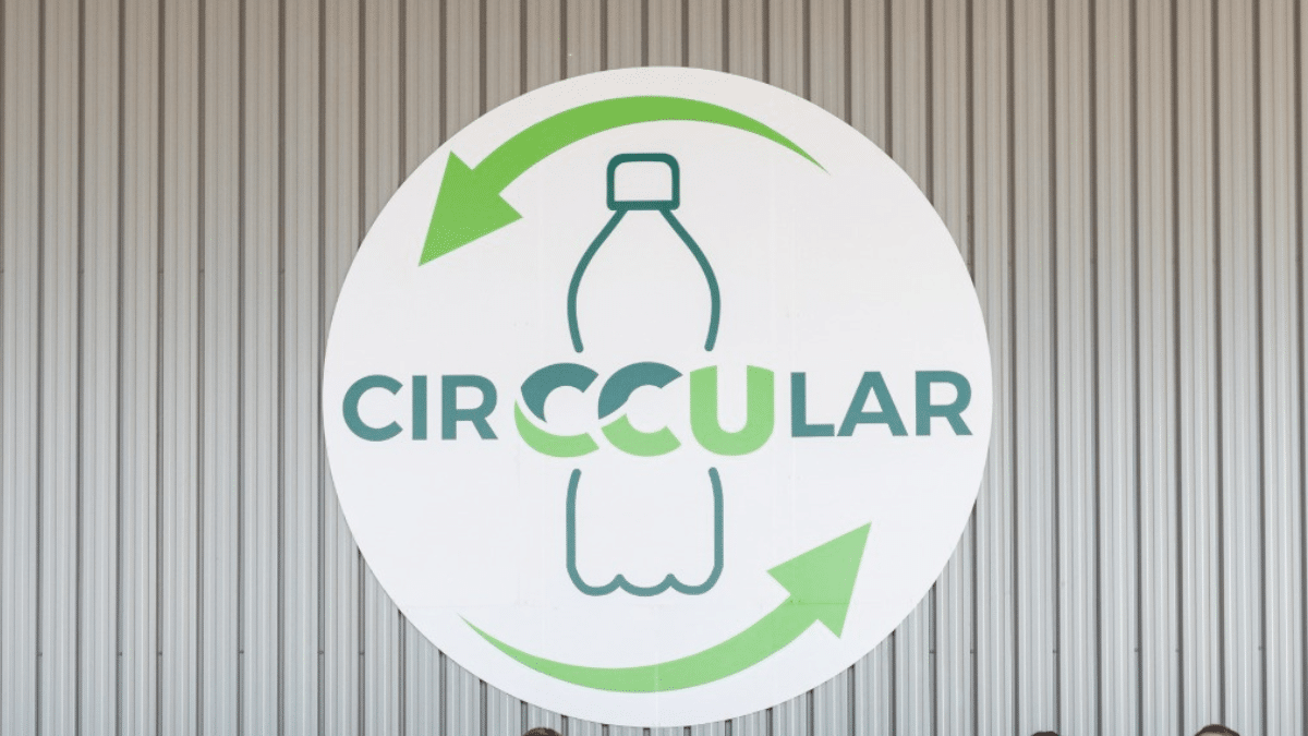 CirCCUlar Ponen en marcha la primera planta de reciclaje de botellas plásticas en Chile.