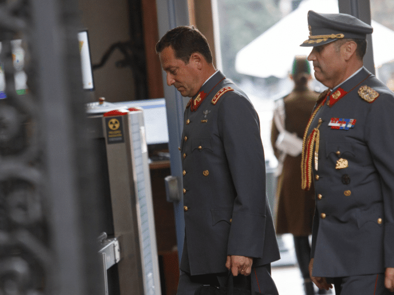 General Iturriaga se retiró de La Moneda tras reunirse con Presidente Boric: No emitió declaraciones