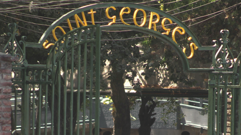 Saint George's College está ubicado en la comuna de Vitacura, región Metropolitana. 